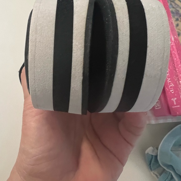 Michael Kors Black flowered sandals - Picture 3 of 7